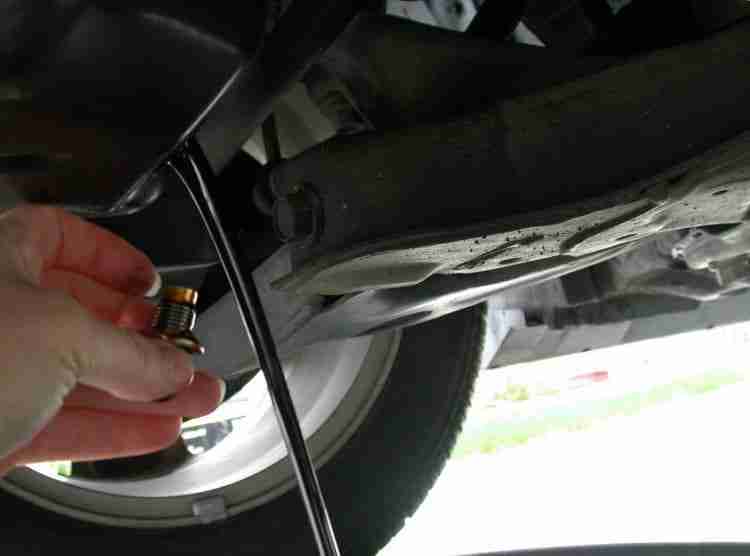 how to drain excess oil from car