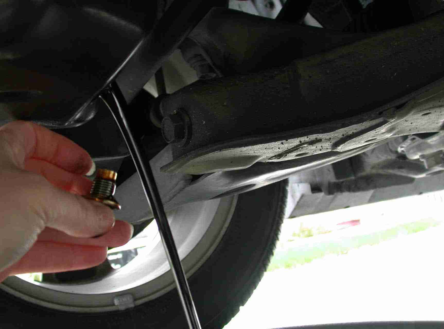 How to drain excess oil from car
