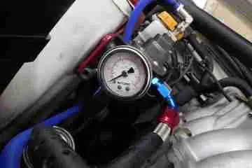 how to use a fuel pressure tester