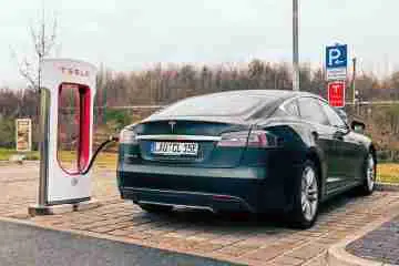 Hoe lang duurt het om een Tesla een boost te geven?