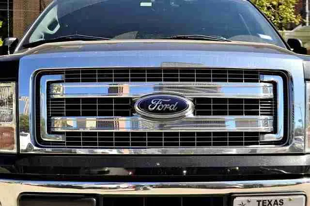 what kind of oil does a ford escape take