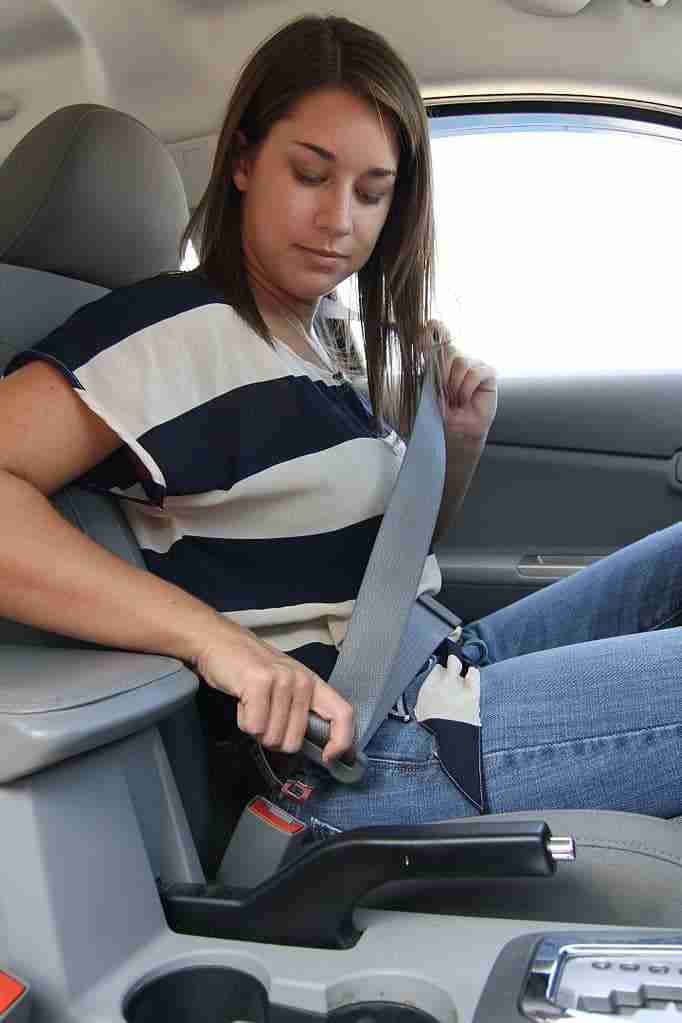 Comment réparer une ceinture de sécurité coincée