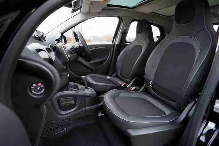 Hoe u uw auto grondig kunt reinigen: de complete gids