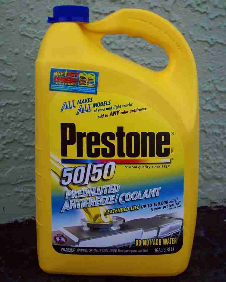 How to Mix Concentrated Antifreeze with Water