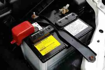 Une batterie défectueuse peut-elle provoquer l'allumage d'un témoin de contrôle du moteur
