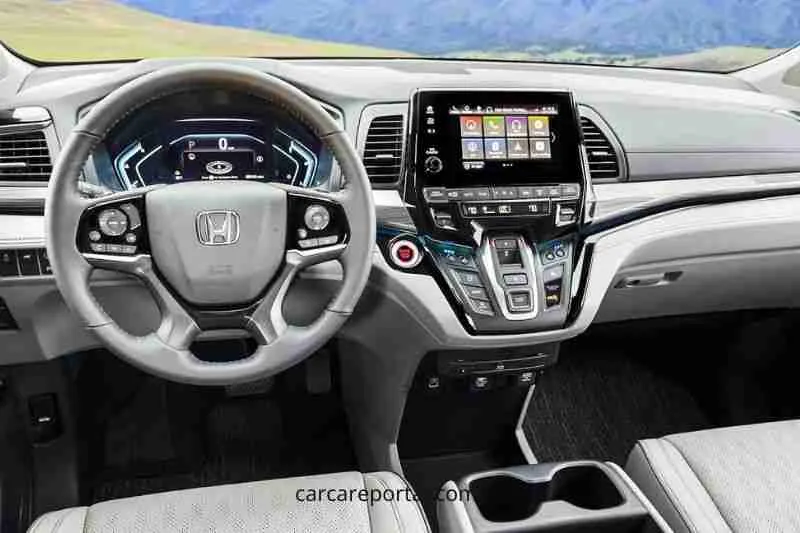 Infotainment and Technology Toyota Sienna 