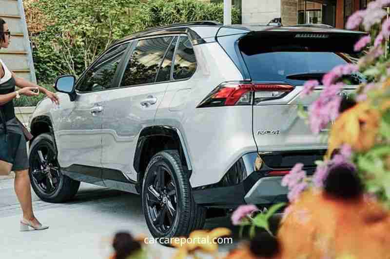 Toyota RAV4 Tech and Features